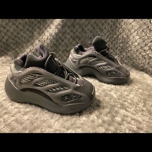 Yeezy Boost 700 MNVN- infant 5K